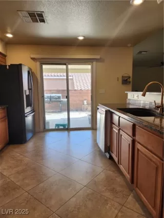 Photo #4: 2719805 Listing