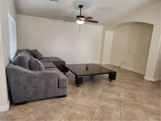 Photo #5: 2719805 Listing