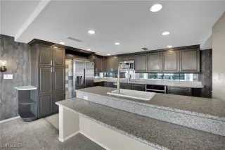 Photo #6: 2719847 Listing