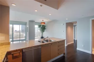 Photo #1: 2719856 Listing 