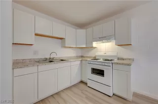 More Details about MLS # 2719880 : 700 EAST NELSON AVENUE D