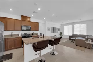 Photo #3: 2719909 Listing 