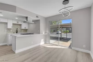 Photo #2: 2719934 Listing 