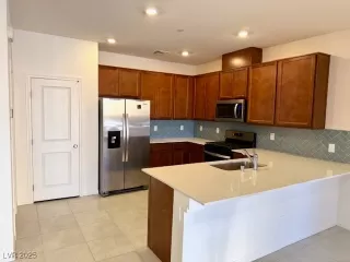 Photo #2: 2719981 Listing 