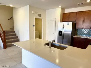 Photo #6: 2719981 Listing 