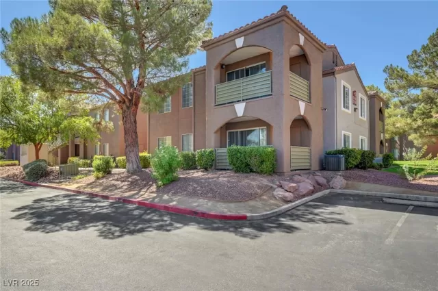 MLS: 2719985 Condo For Sale