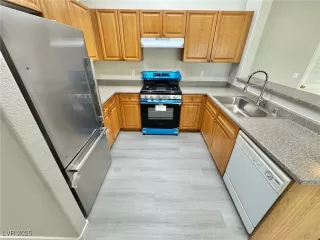 Photo #1: 2720011 Listing 