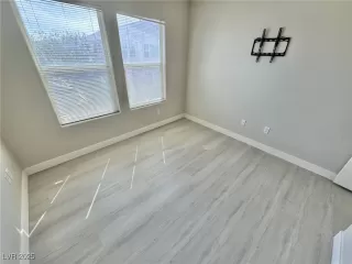 Photo #5: 2720011 Listing 