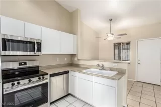 Photo #5: 2720012 Listing 