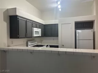 Photo #2: 2720050 Listing 