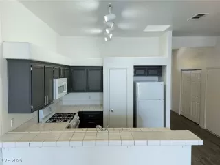 Photo #3: 2720050 Listing 