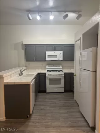 Photo #4: 2720050 Listing 