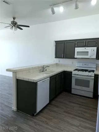 Photo #5: 2720050 Listing 