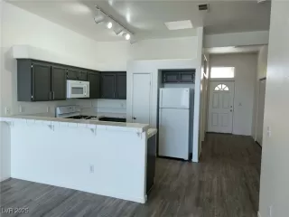 Photo #6: 2720050 Listing 