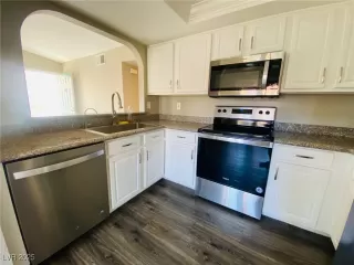 Photo #3: 2720066 Listing 