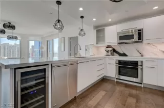 Photo #3: 2720067 Listing 