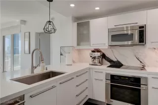 Photo #4: 2720067 Listing 