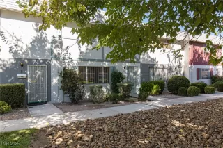 Photo #3: 2720068 Listing