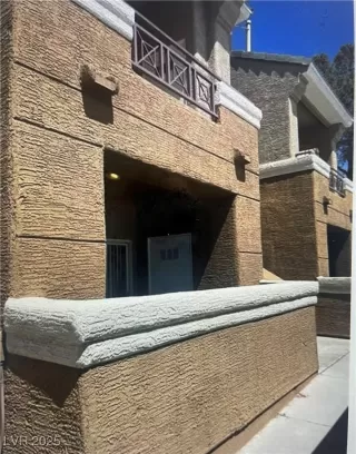 Photo #1: 2720090 Listing 