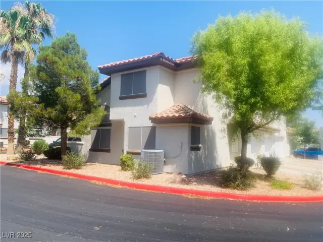 MLS: 2720097 Condo For Sale