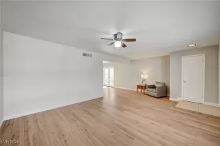 Photo #4: 2720114 Listing