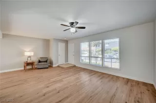 Photo #5: 2720114 Listing