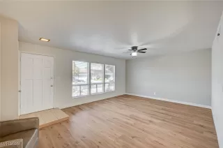 Photo #6: 2720114 Listing