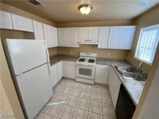 Photo #6: 2720129 Listing 