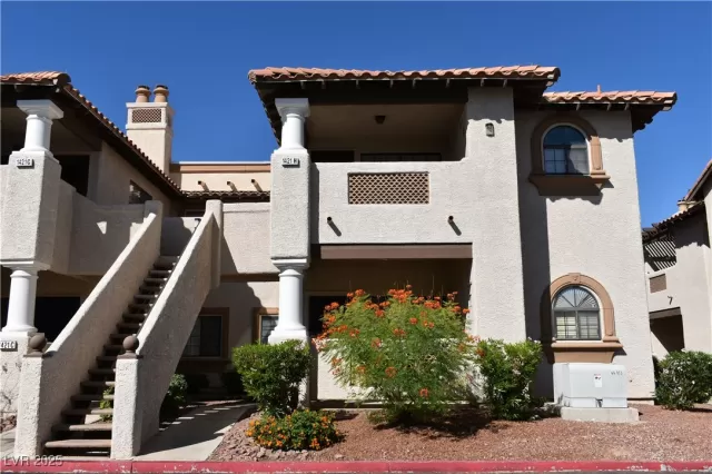 MLS: 2720139 Condo For Sale