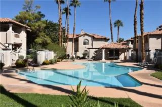 Photo #2: 2720139 Listing