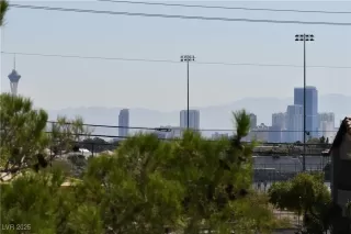 Photo #4: 2720139 Listing