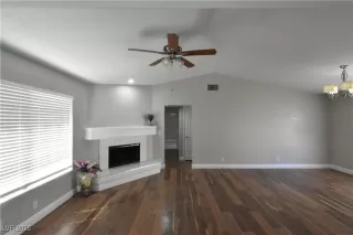 Photo #6: 2720139 Listing