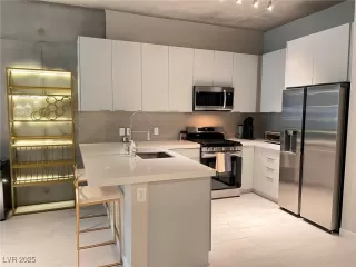 Photo #2: 2720205 Listing 