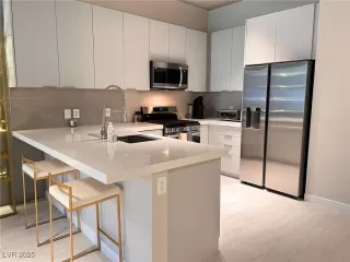 Photo #3: 2720205 Listing 