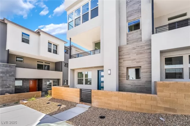 MLS: 2720210 Condo For Sale