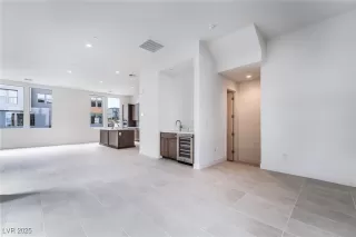 Photo #6: 2720210 Listing