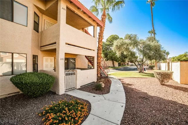 MLS: 2720227 Condo For Sale