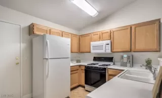 Photo #4: 2720280 Listing 