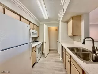 Photo #5: 2720294 Listing 