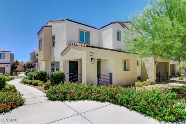 MLS: 2720299 Condo For Sale