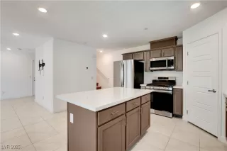 Photo #3: 2720299 Listing 