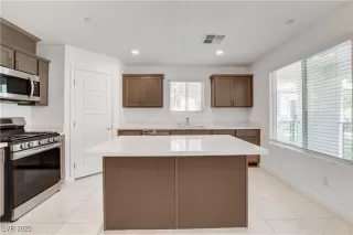 Photo #4: 2720299 Listing 