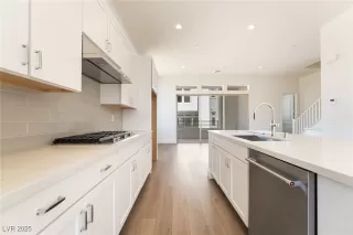 Photo #4: 2720311 Listing 