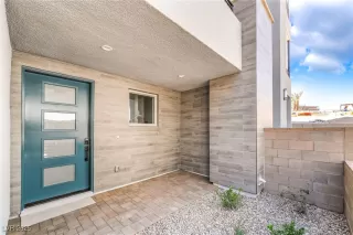 Photo #1: 2720338 Listing 