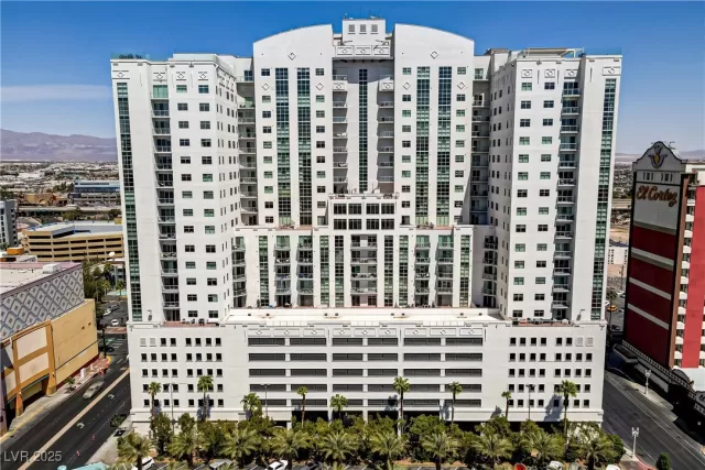 MLS: 2720348 Condo For Sale