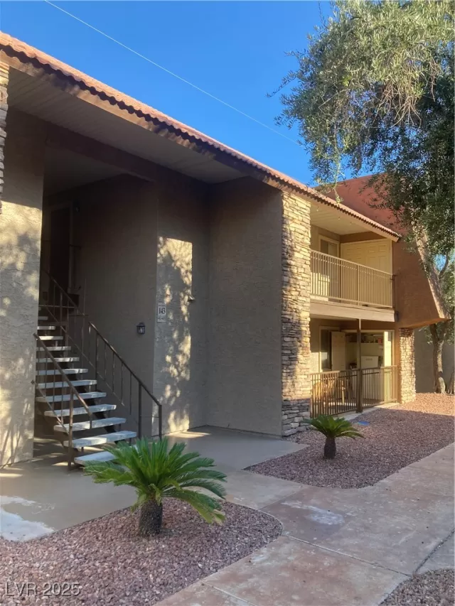 MLS: 2720371 Condo For Sale