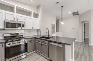 Photo #4: 2720382 Listing