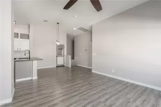 Photo #6: 2720382 Listing