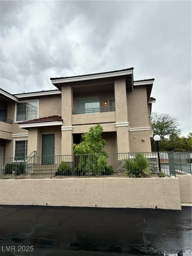 MLS: 2720386 Condo For Sale