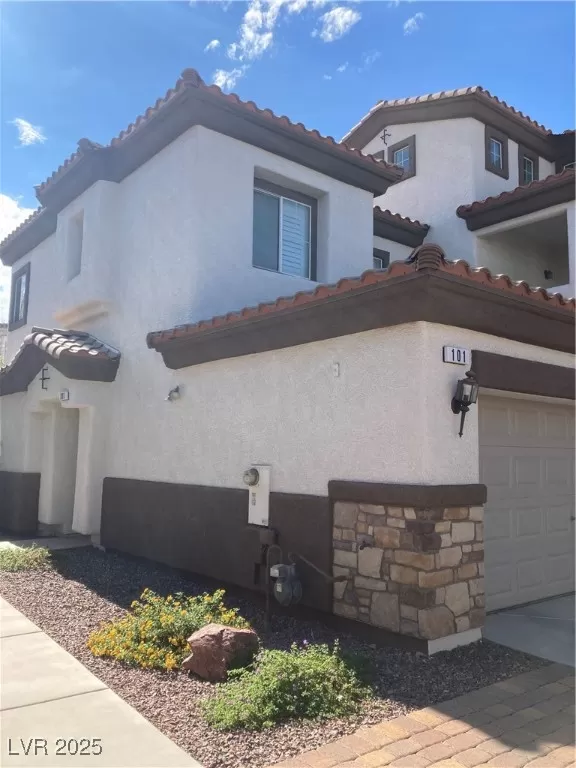 MLS: 2720397 Condo For Sale